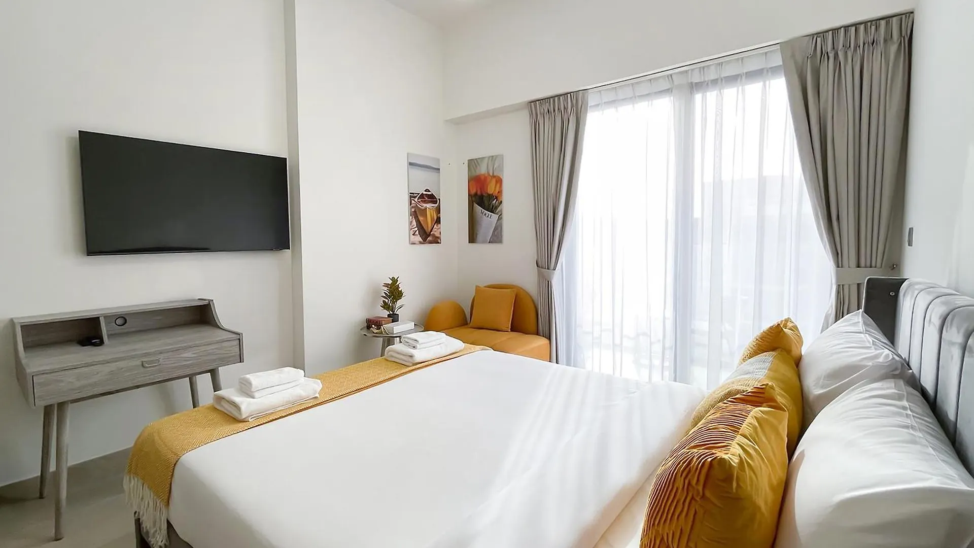 Modern Studio Azizi Riviera 41 location