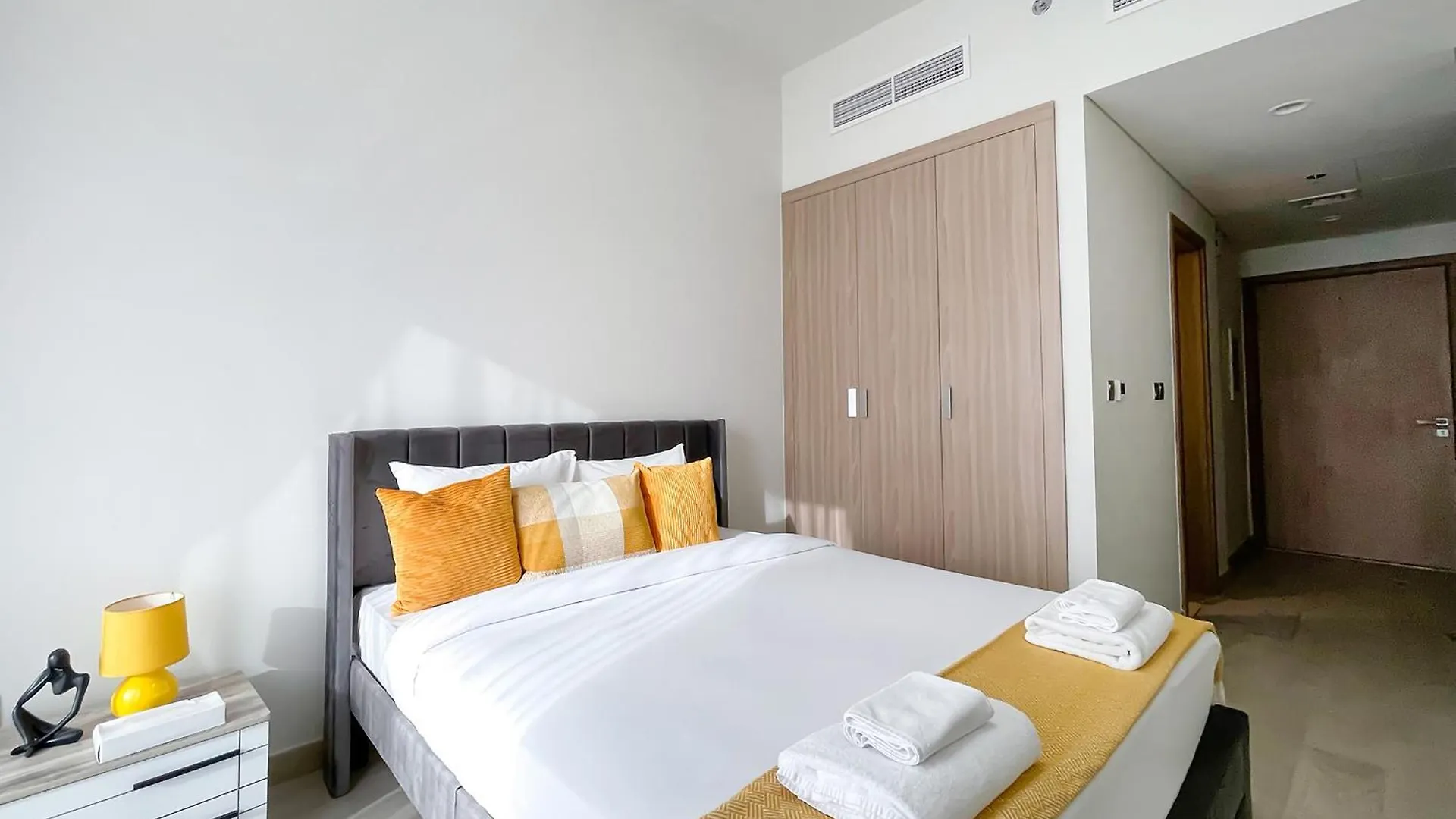 Modern Studio Azizi Riviera 41 Dubai Apartment