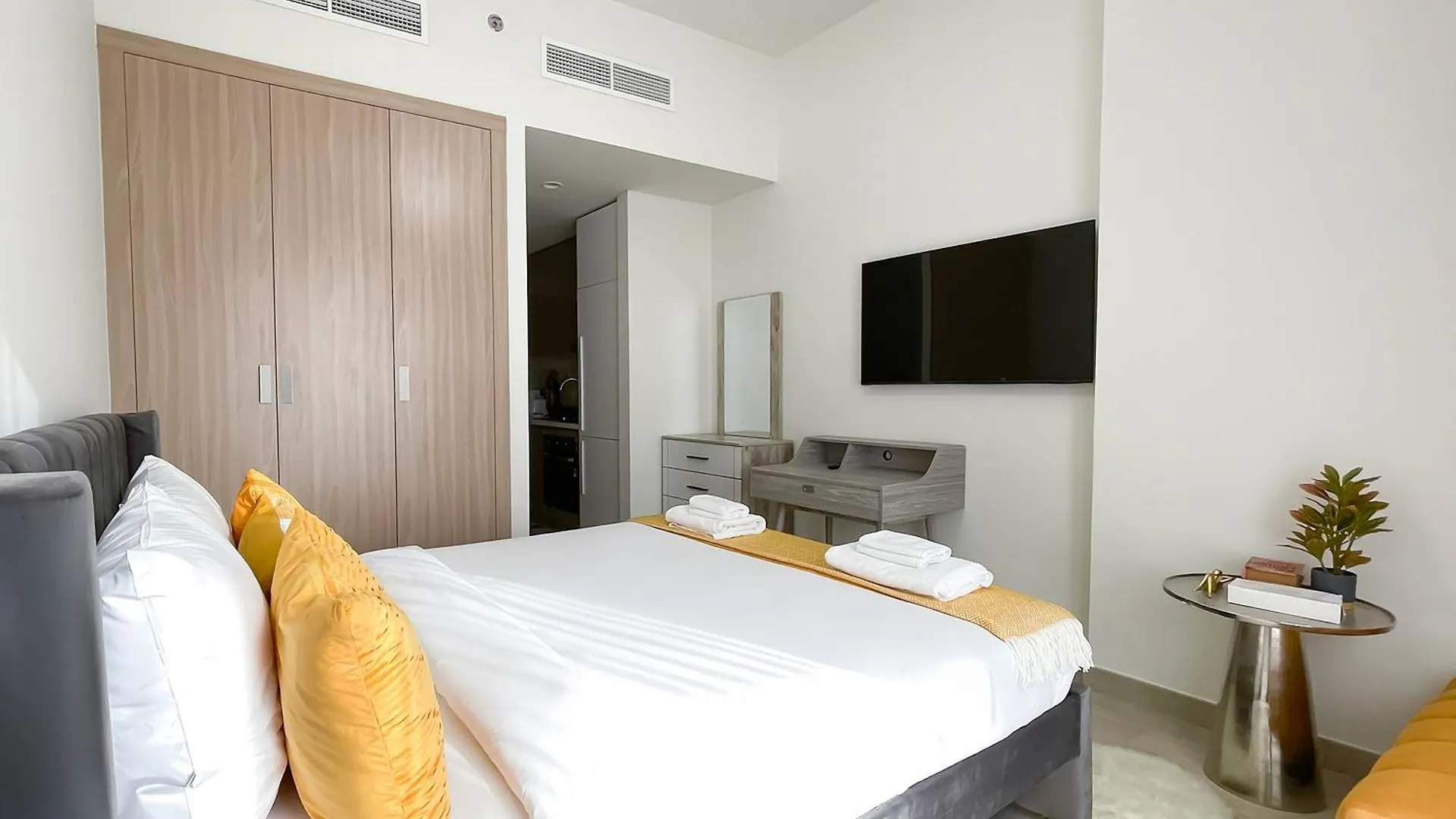 Apartment Modern Studio Azizi Riviera 41 Dubai